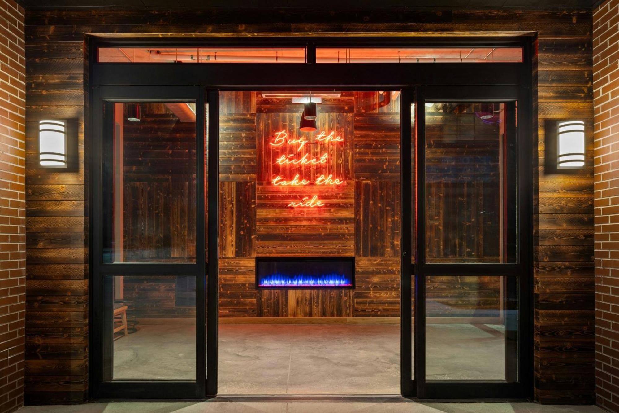 Moxy Omaha Downtown Hotel Exterior foto